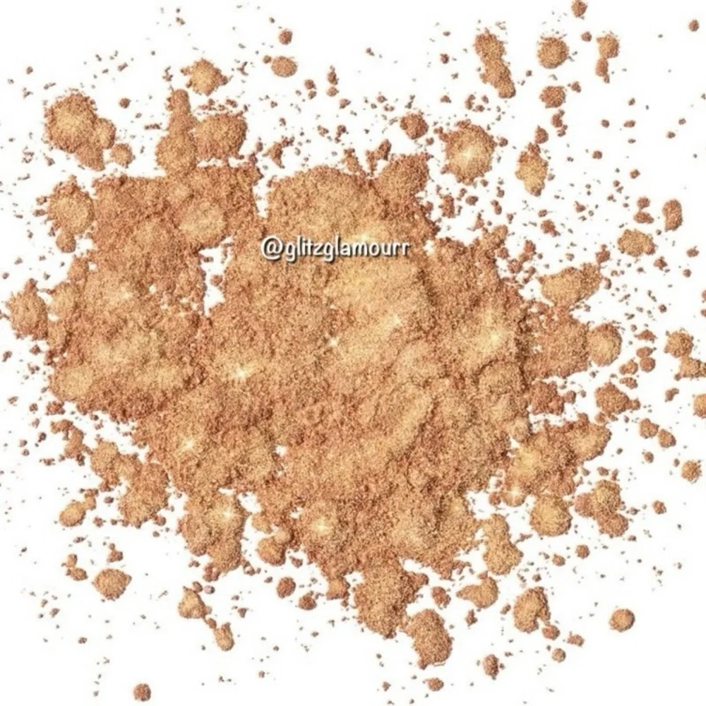 ✨Too Faced Gingerbread Sugar Kissable Body Shimmer✨